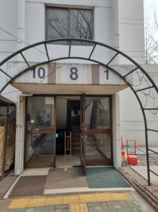 사건 2023타경51714 물건 사진 — 서울 송파구 문정시영아파트 출입구
